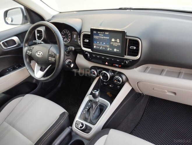 Hyundai Venue-9