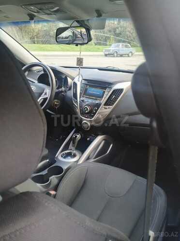 Hyundai Veloster-12