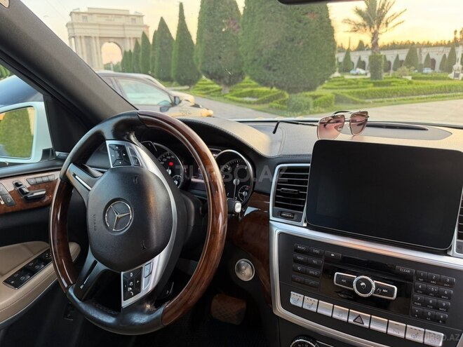 Mercedes GL 500 4MATIC-10