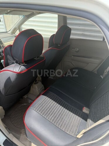 Nissan Tiida-5