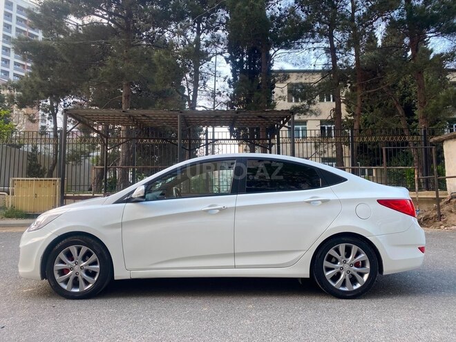 Hyundai Accent-2