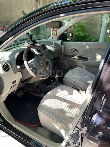 Nissan March-5