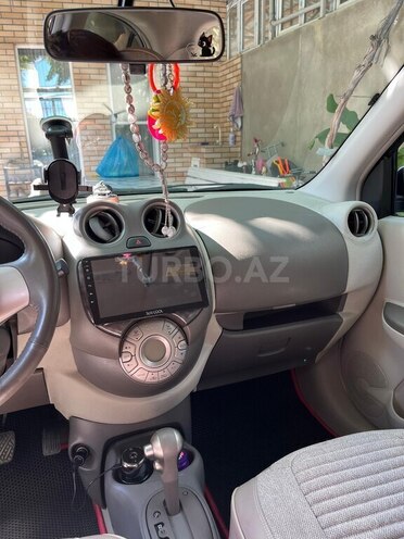 Nissan March-8