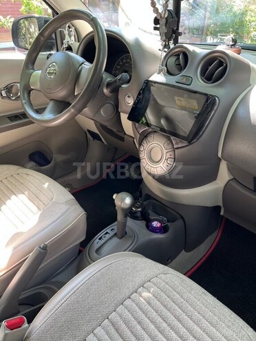 Nissan March-9