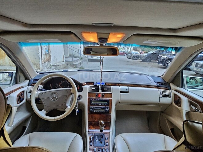 Mercedes E 280-10