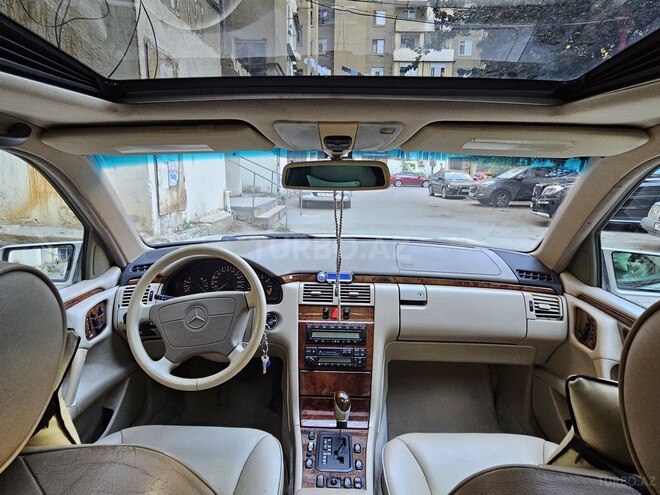 Mercedes E 280-8