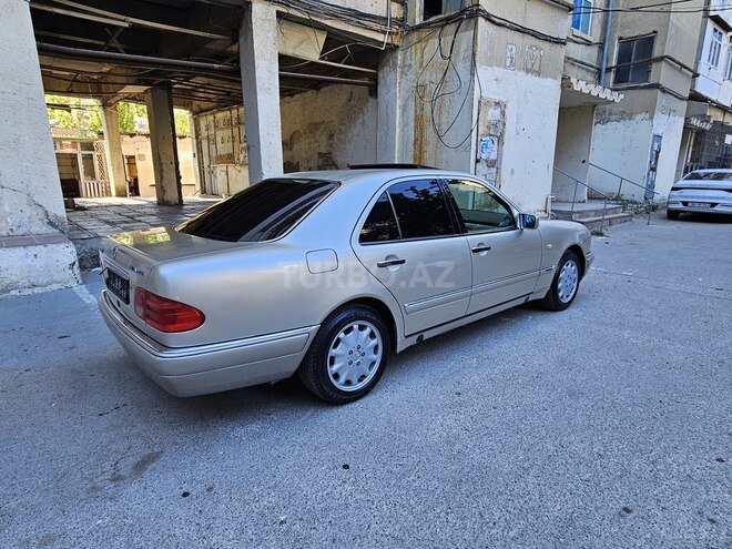 Mercedes E 280-12