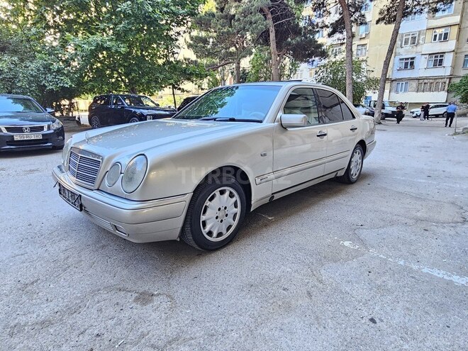 Mercedes E 280-17