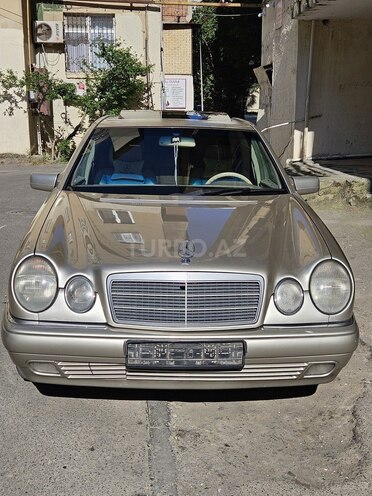 Mercedes E 280-1