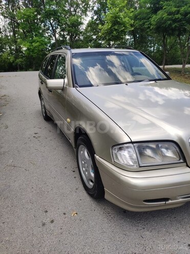 Mercedes C 220-12