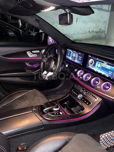 Mercedes E 300-10