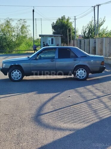 Mercedes 190-5