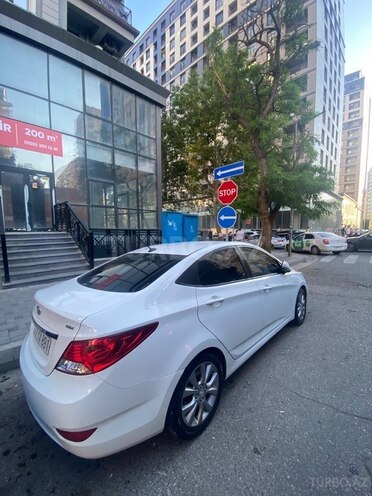 Hyundai Accent-7