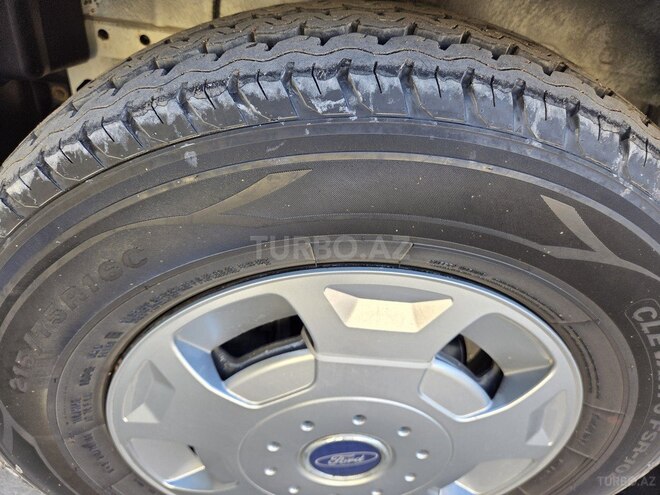 Ford Transit-8