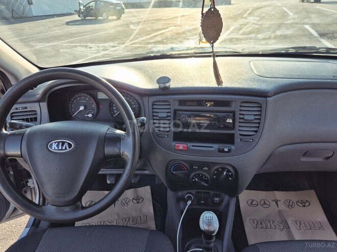 Kia Rio-5