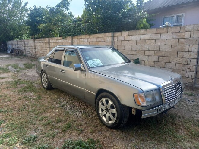 Mercedes 200 D-6