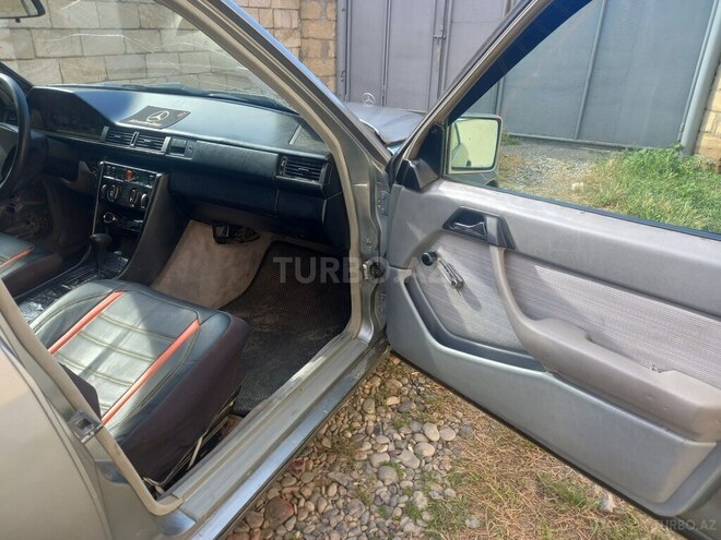 Mercedes 200 D-8