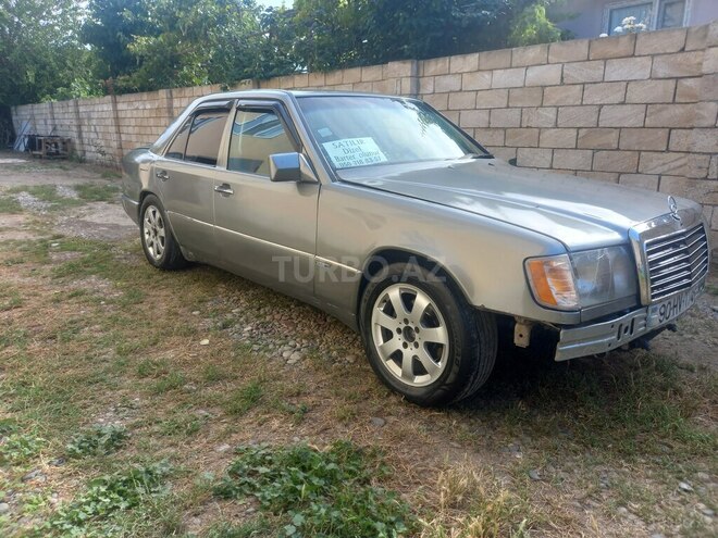 Mercedes 200 D-7