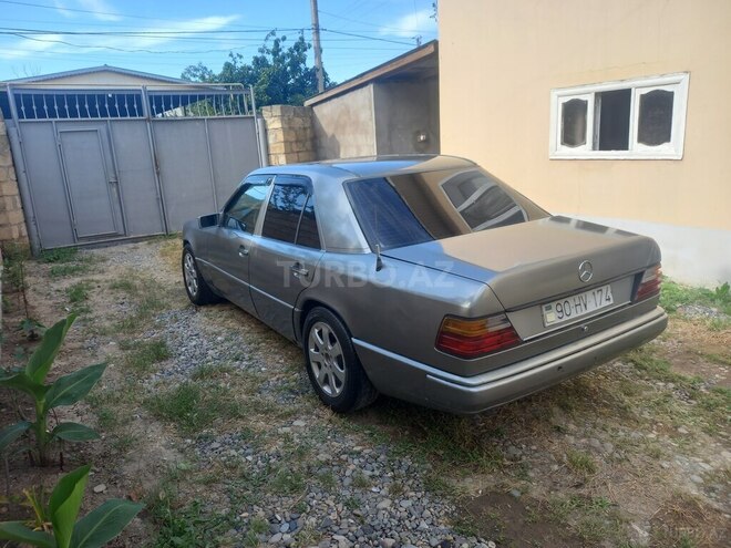 Mercedes 200 D-13