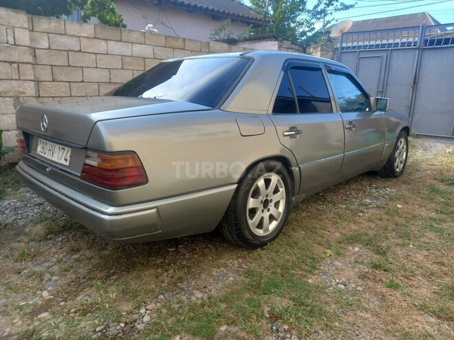 Mercedes 200 D-14