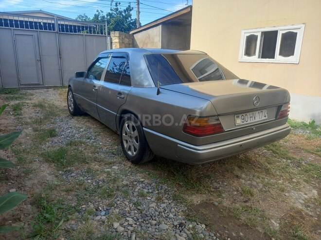 Mercedes 200 D-15
