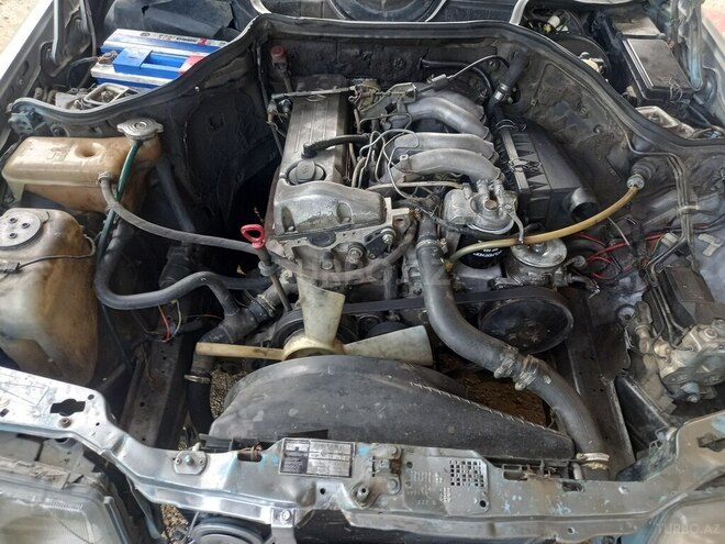 Mercedes 200 D-18