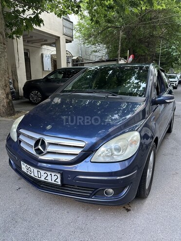 Mercedes B 200-1