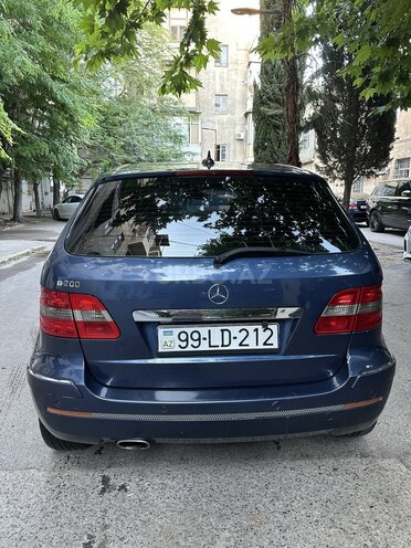 Mercedes B 200-2