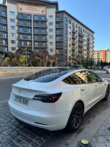 Tesla Model 3-6