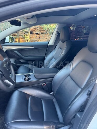 Tesla Model 3-13