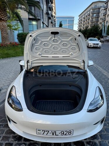 Tesla Model 3-10