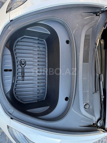 Tesla Model 3-11