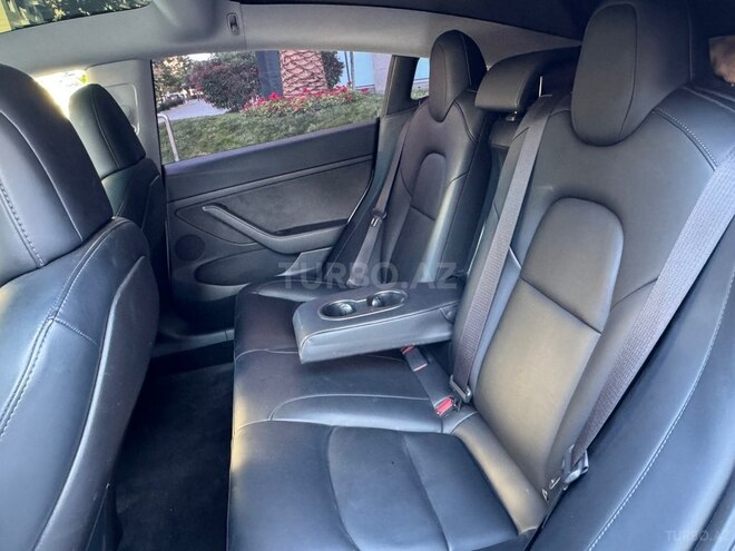 Tesla Model 3-12