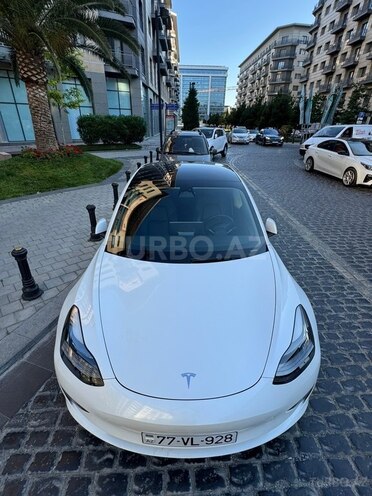 Tesla Model 3-9