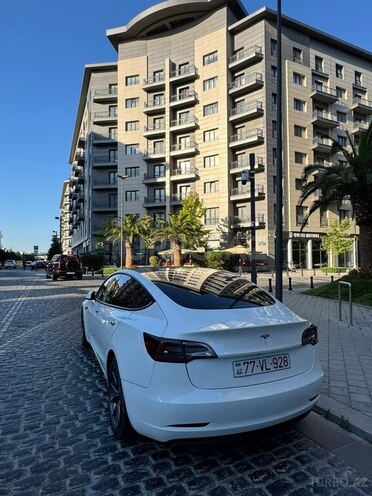 Tesla Model 3-7