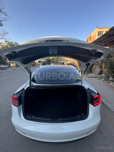 Tesla Model 3-15