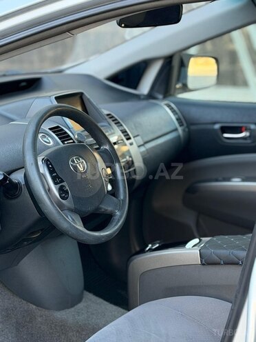 Toyota Prius-14