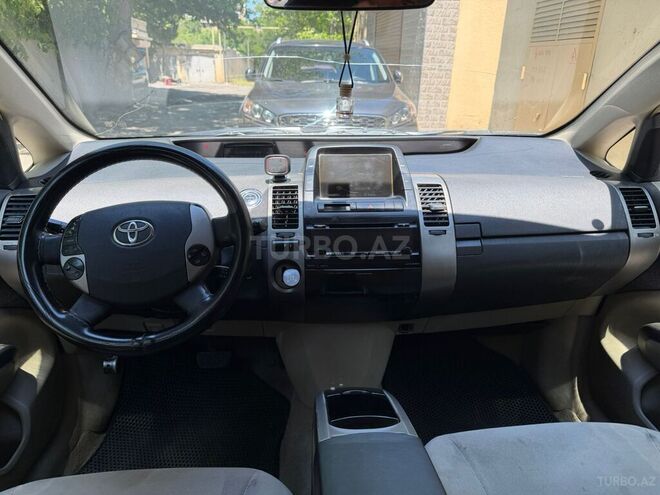 Toyota Prius-7