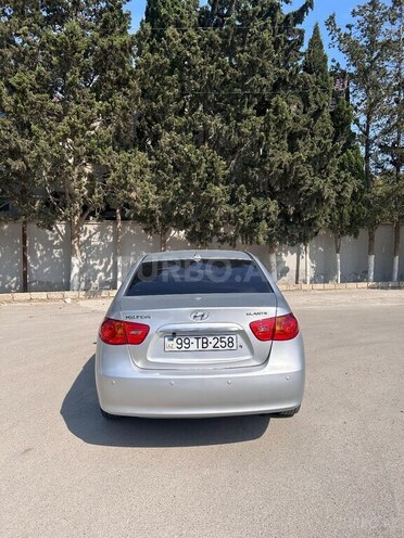 Hyundai Elantra-2