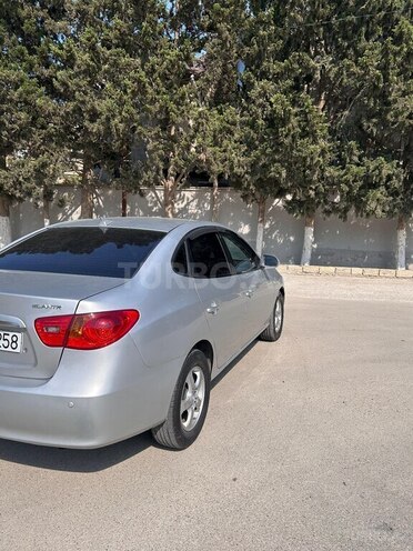 Hyundai Elantra-4