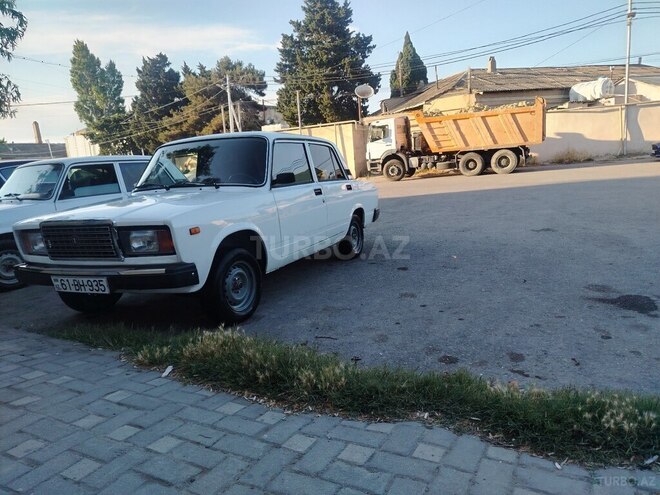 LADA (VAZ) 2107-1
