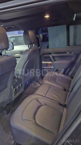 Land Rover Defender-4