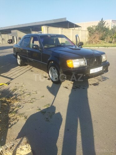 Mercedes 200 E-1