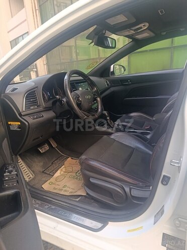 Hyundai Elantra-7