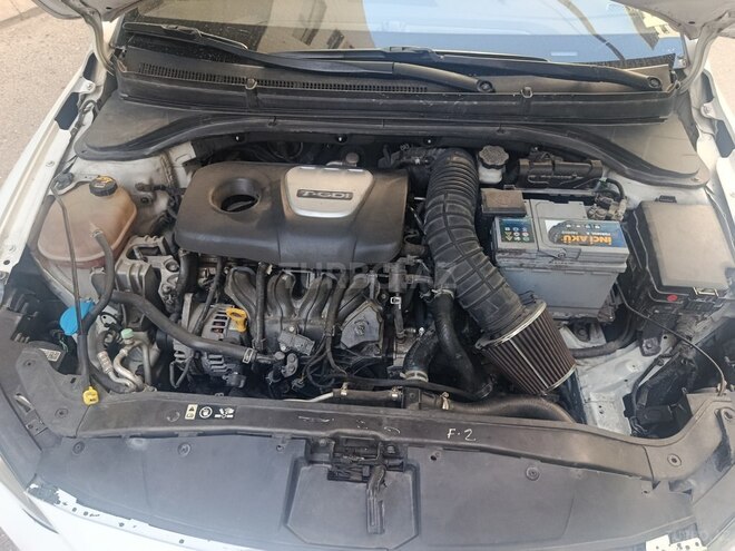 Hyundai Elantra-12
