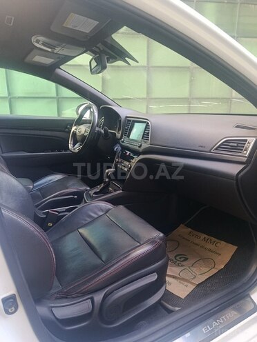 Hyundai Elantra-6
