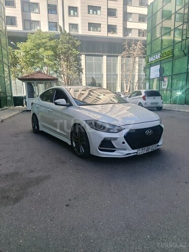 Hyundai Elantra-3