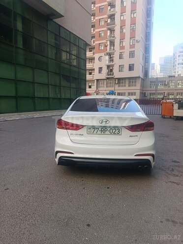 Hyundai Elantra-5