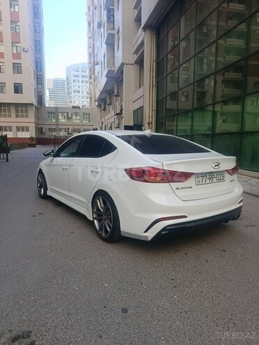 Hyundai Elantra-4