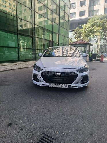 Hyundai Elantra-1